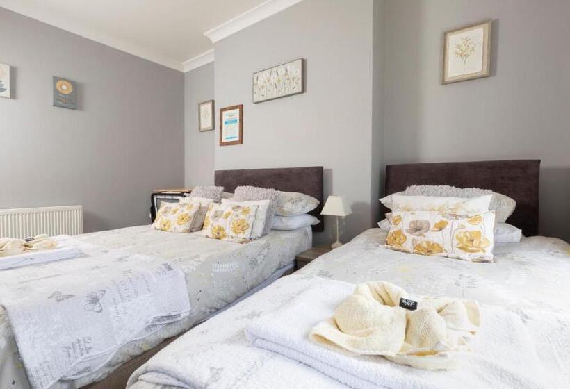 هتل The Firs Bed And Breakfast