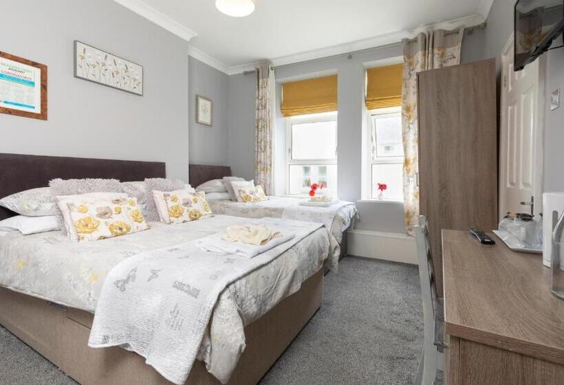 هتل The Firs Bed And Breakfast