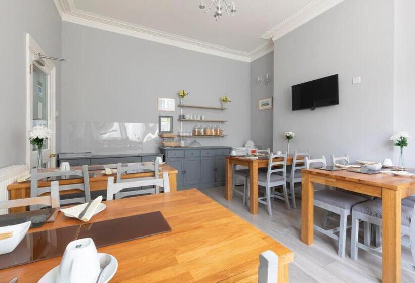 هتل The Firs Bed And Breakfast