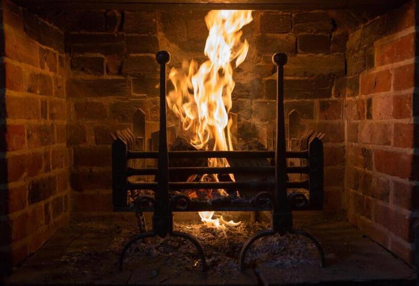 ホテル The King S Head