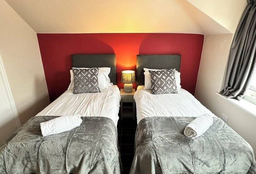 Отель The Prince Albert Pub &