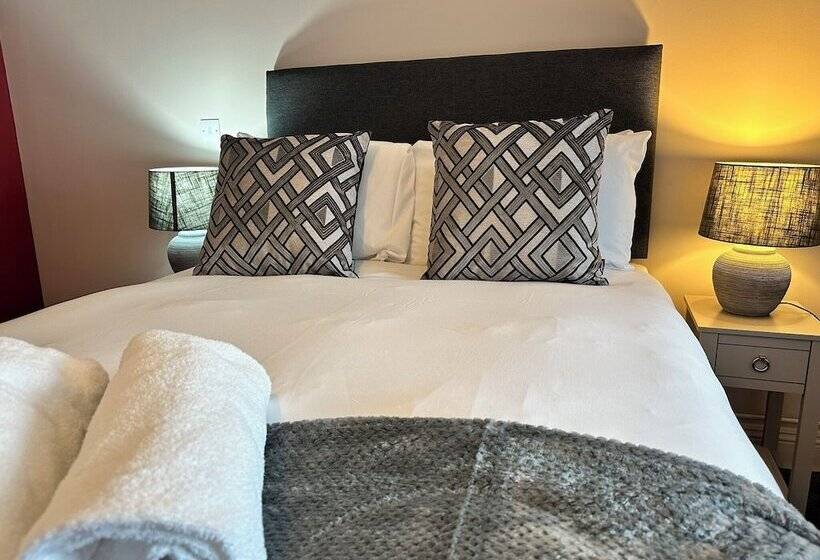 Отель The Prince Albert Pub &