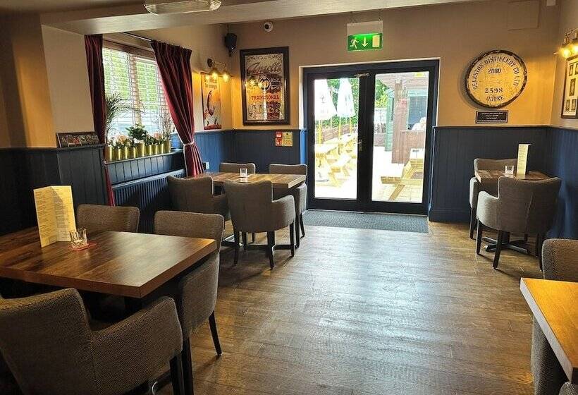 Отель The Prince Albert Pub &