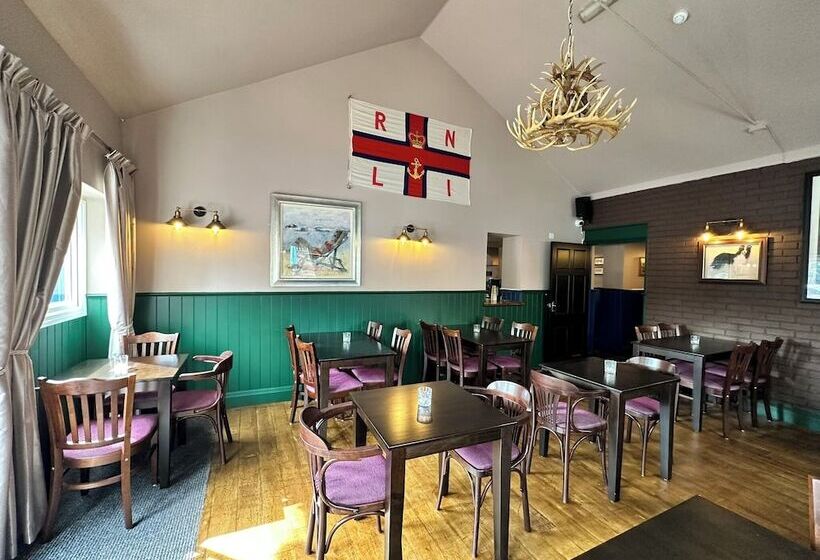 Отель The Prince Albert Pub &