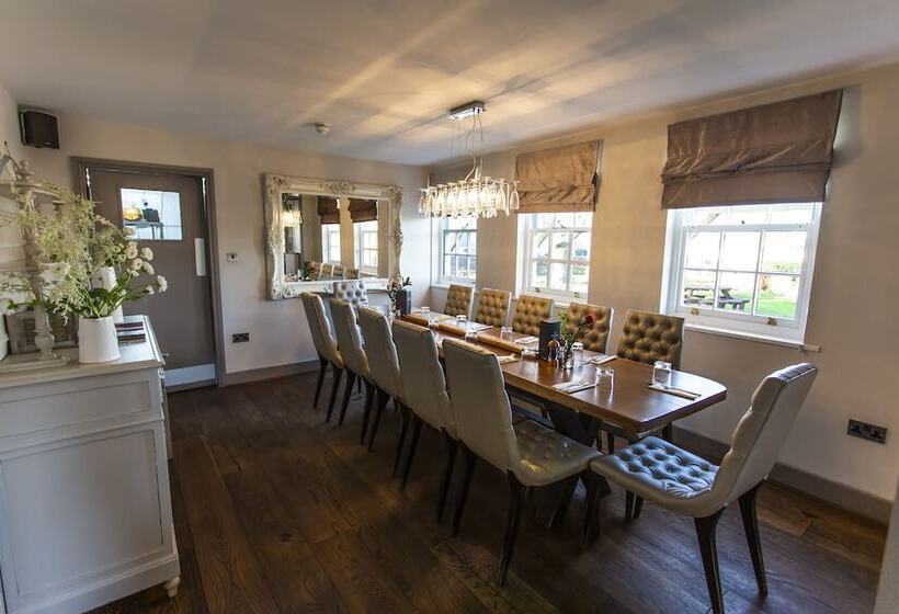 فندق The Ship Inn