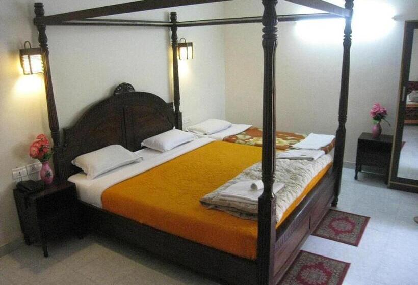 هتل Tourist Rest House