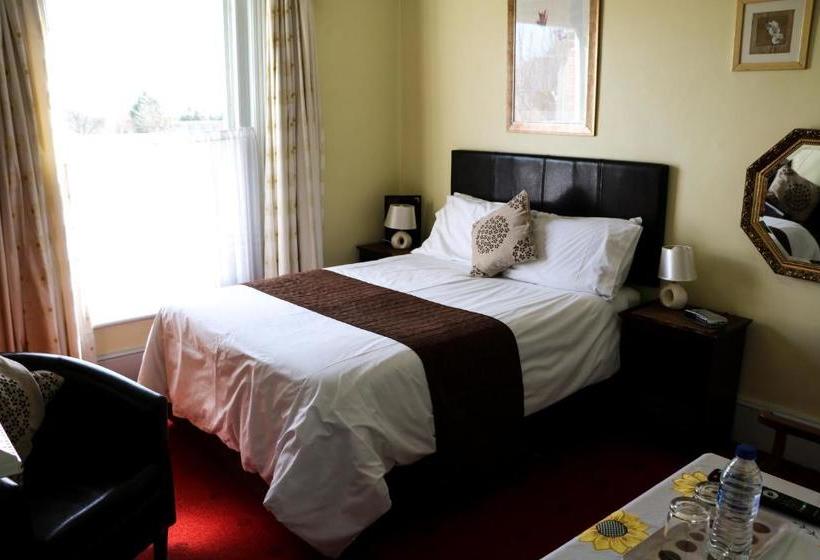 בית מלון כפרי Trafalgar Guest House