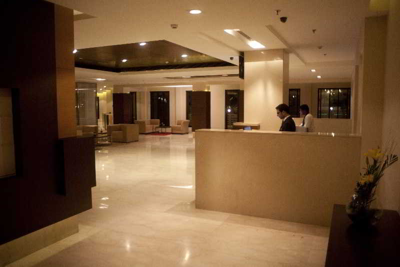 Отель Vibe By The Lalit Traveller