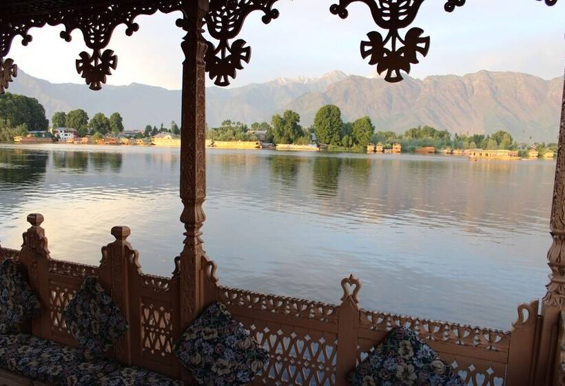 Hotel Wangnoo Houseboats
