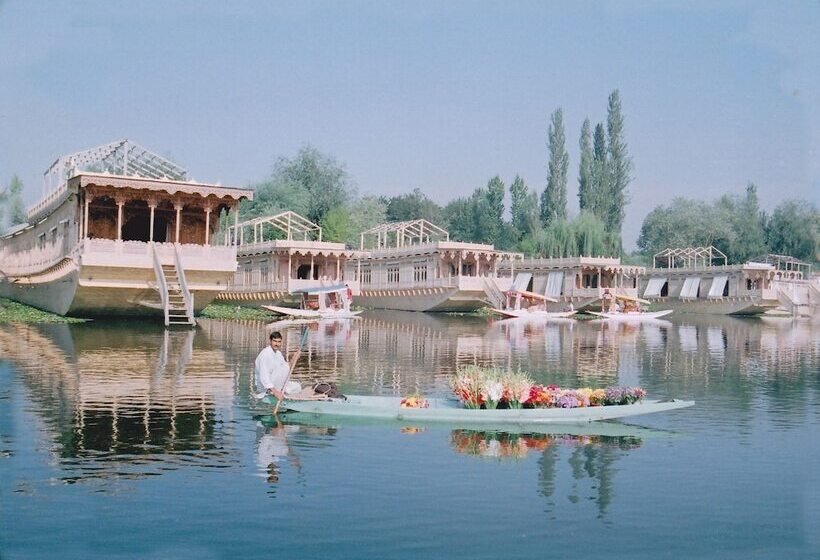 Hotel Wangnoo Houseboats