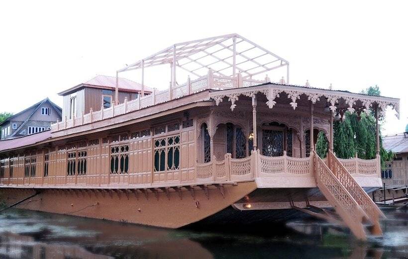 Hotel Wangnoo Houseboats