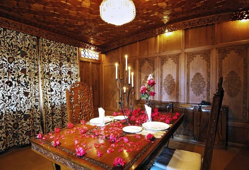 Hotel Wangnoo Houseboats