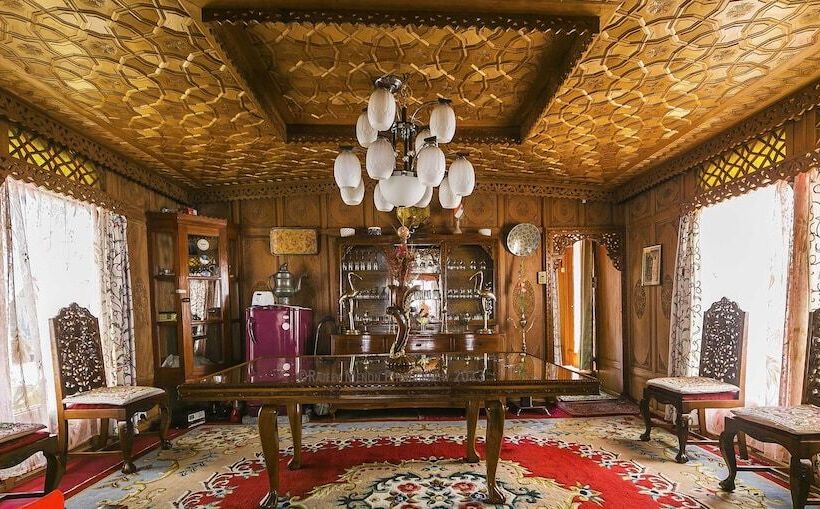 Hotel Wangnoo Houseboats