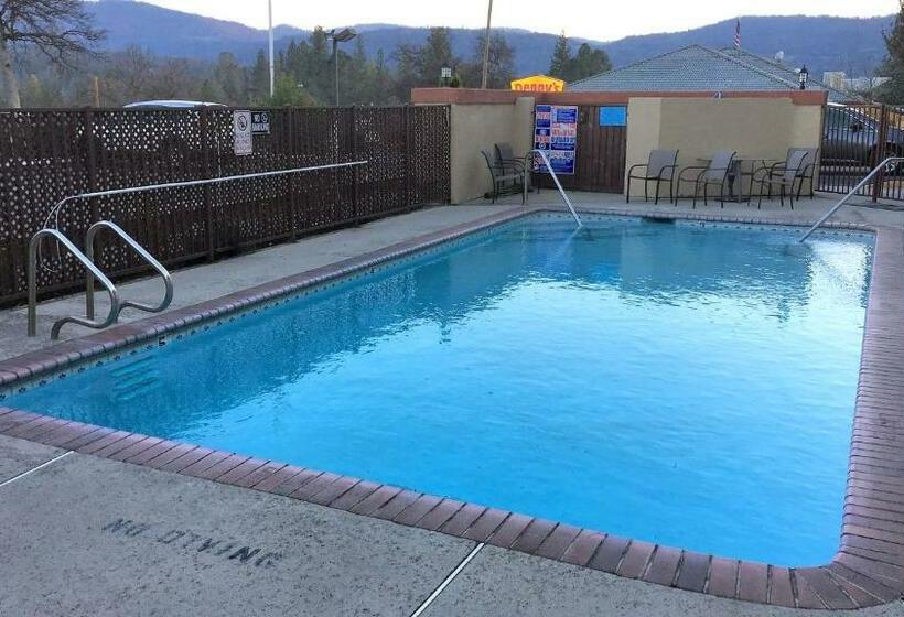 בית מלון כפרי Yosemite Sierra Inn