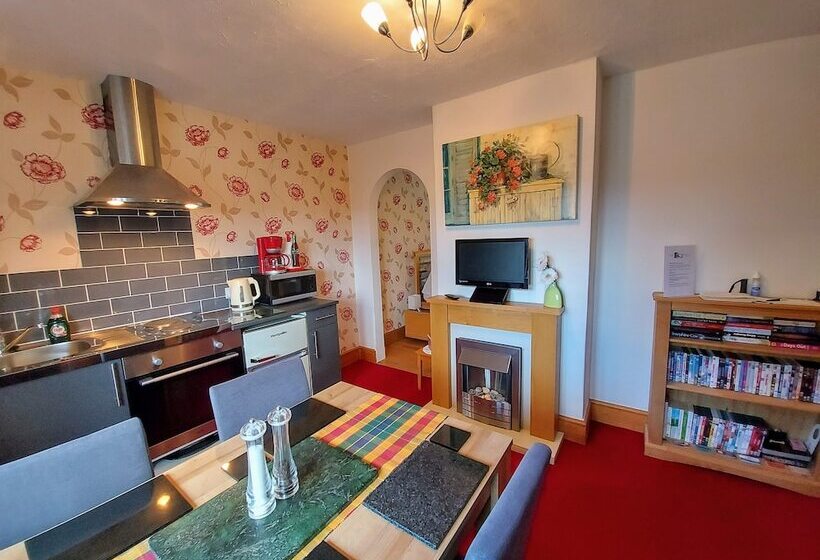 ベッドアンドブレックファースト Cosy Snug Room With Shower Ensuite Private Balcony With Countryside Views And A Real Open Fireplace