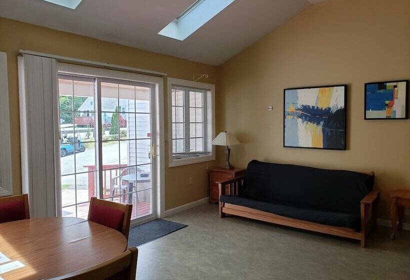 Weirs Beach Motel & Cottages