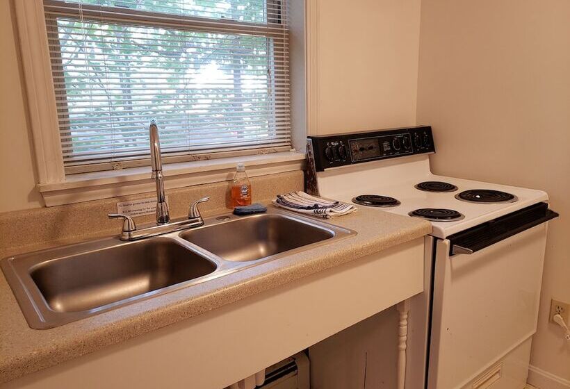 Weirs Beach Motel & Cottages