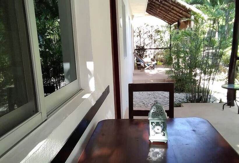 تختخواب و صبحانه Camp Akumal   Hosted Family Bungalows