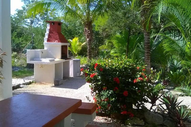 تختخواب و صبحانه Camp Akumal   Hosted Family Bungalows