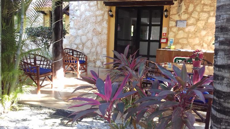 تختخواب و صبحانه Camp Akumal   Hosted Family Bungalows