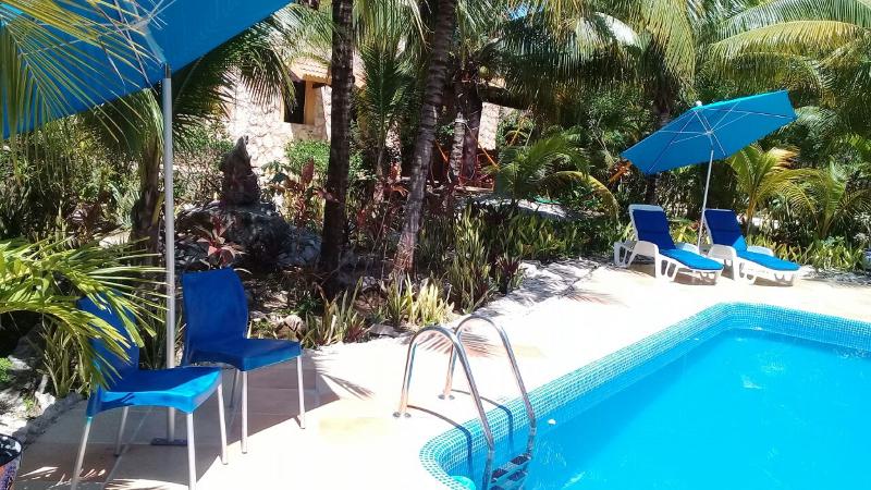 تختخواب و صبحانه Camp Akumal   Hosted Family Bungalows