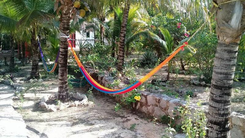 تختخواب و صبحانه Camp Akumal   Hosted Family Bungalows