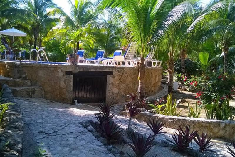 تختخواب و صبحانه Camp Akumal   Hosted Family Bungalows