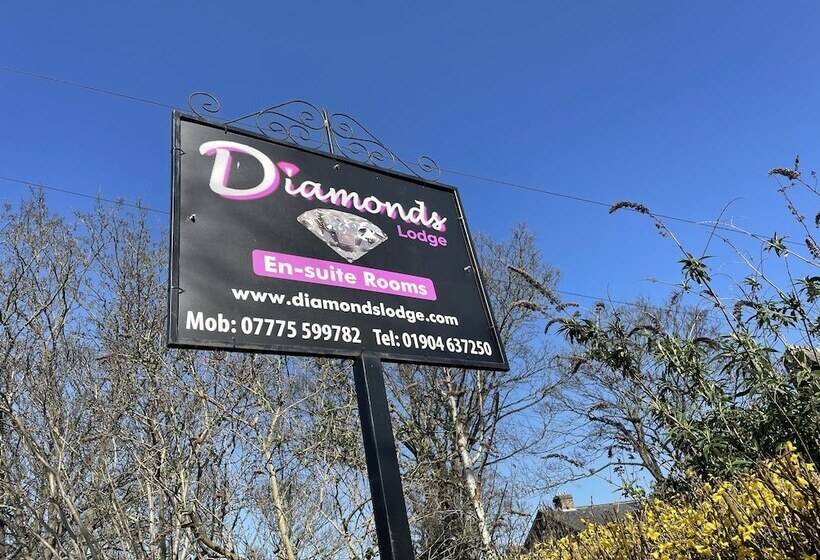 Bed and Breakfast Diamonds Lodge Near York Hospital