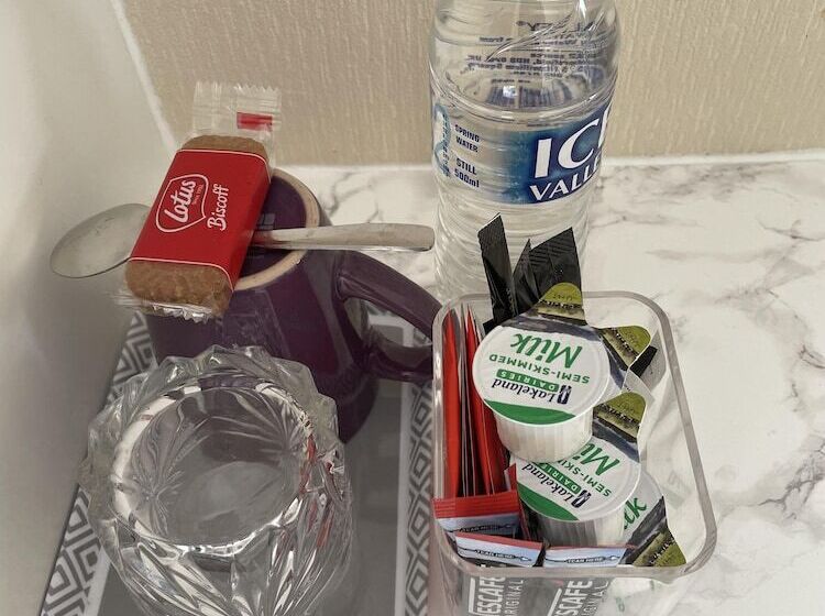 Bed and Breakfast Diamonds Lodge Near York Hospital