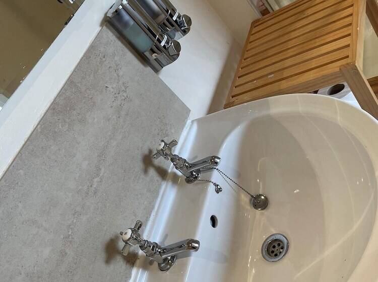 Bed and Breakfast Diamonds Lodge Near York Hospital