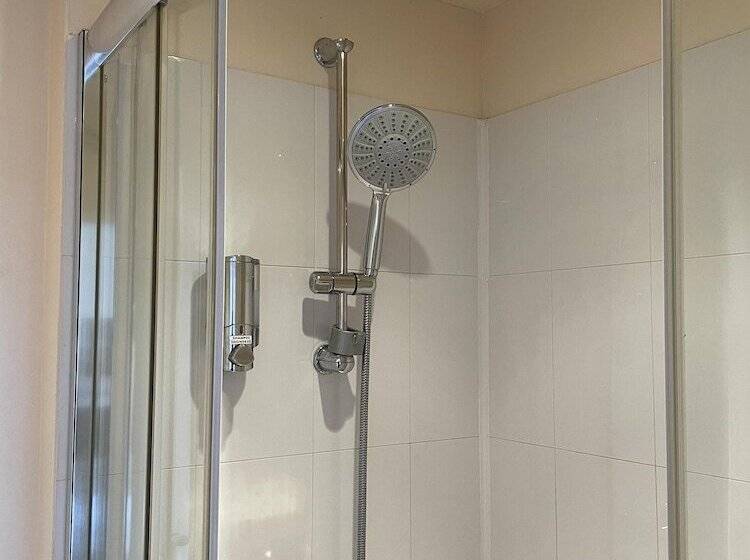 Bed and Breakfast Diamonds Lodge Near York Hospital