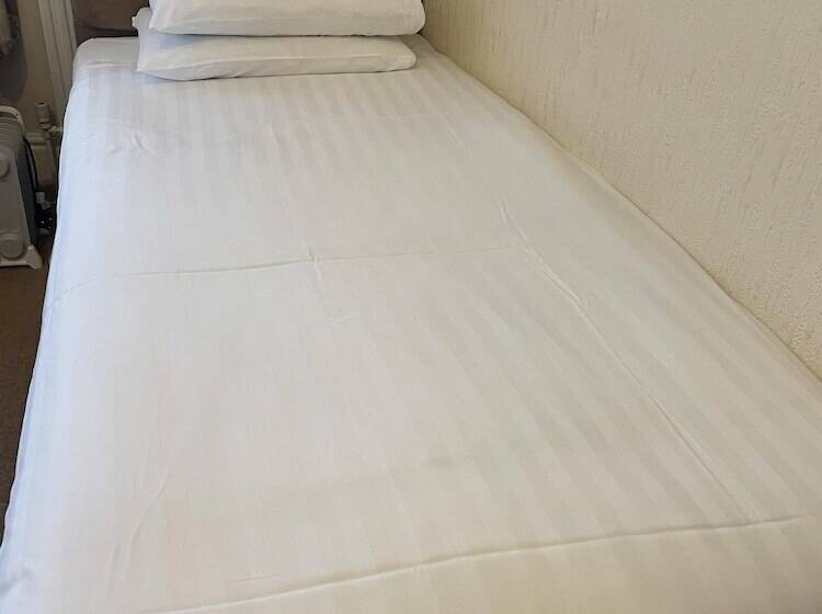 Bed and Breakfast Diamonds Lodge Near York Hospital