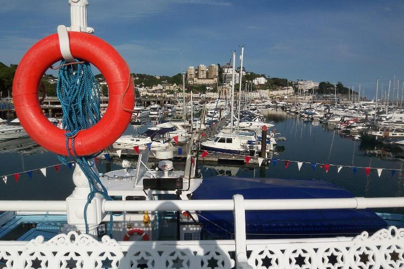 تختخواب و صبحانه The Baytree