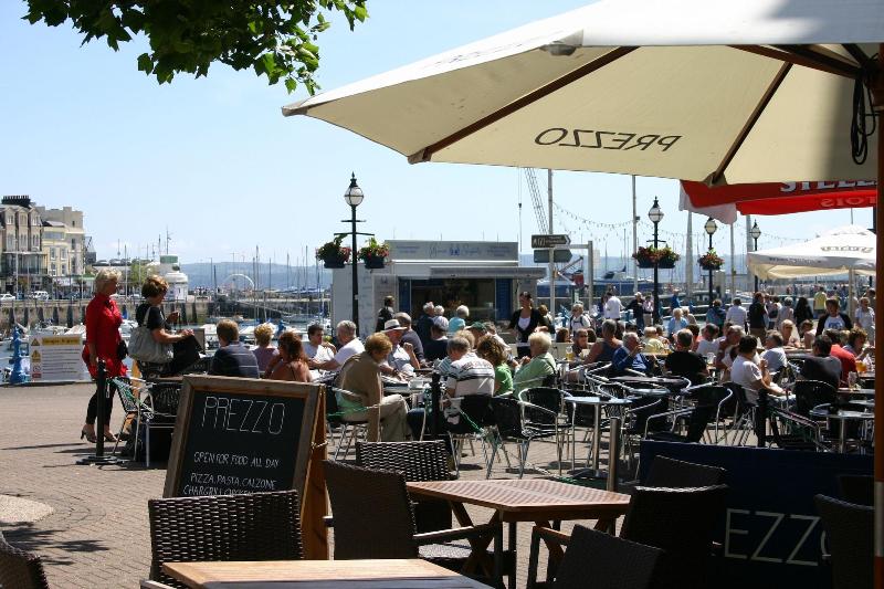 تختخواب و صبحانه The Baytree