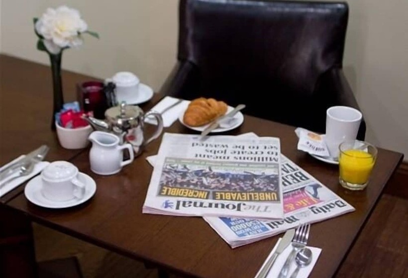 مبيت وإفطار The Bell Guest House