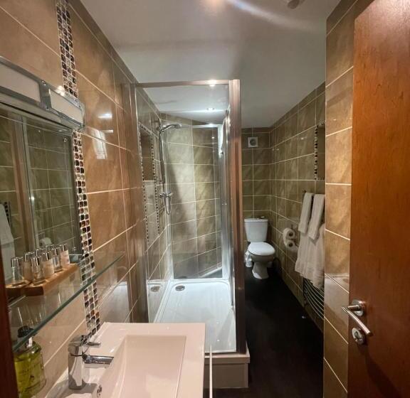 مبيت وإفطار The Bell Guest House