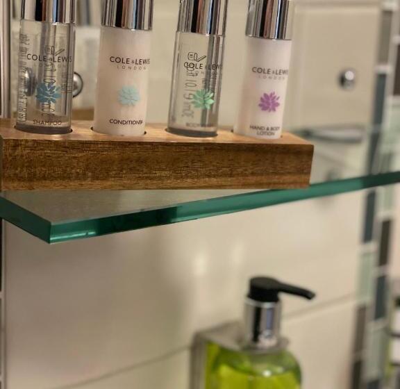 مبيت وإفطار The Bell Guest House