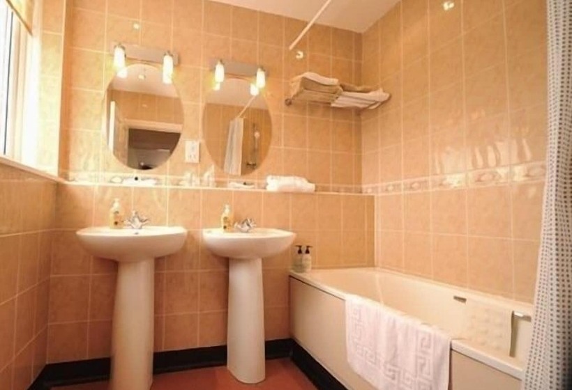 مبيت وإفطار Hussar Inn