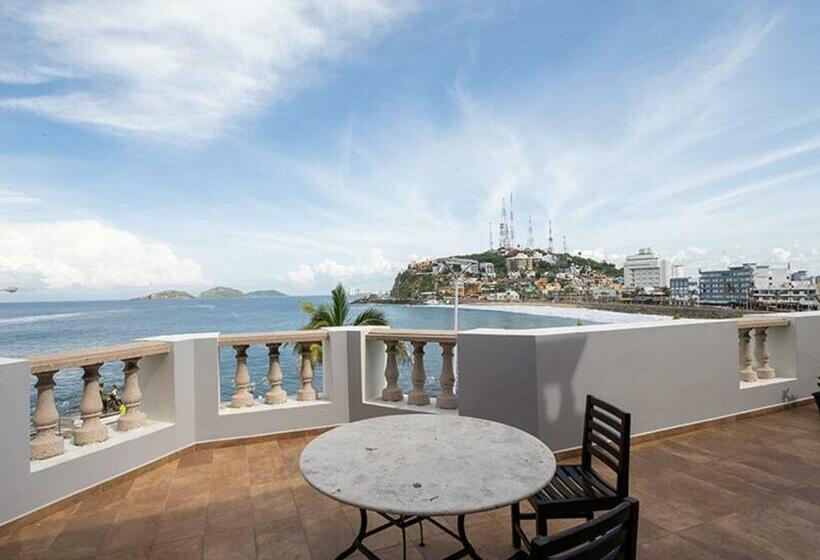 ホテル Casa Lucila Mazatlán Curamoria Collection