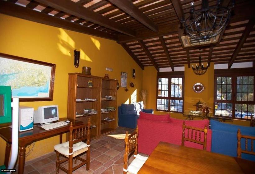 Отель Enrique Calvillo