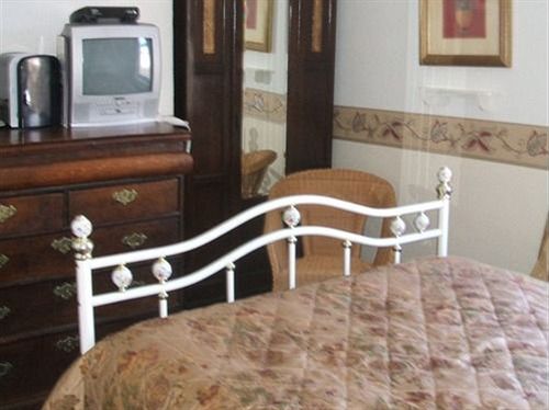 Отель Airedale Guest House