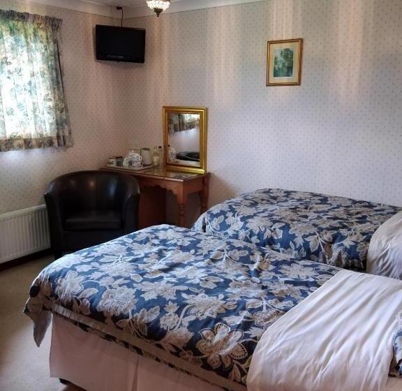 ホテル Alltyfyrddin Farm Guest House At The Merlin S Hill Centre