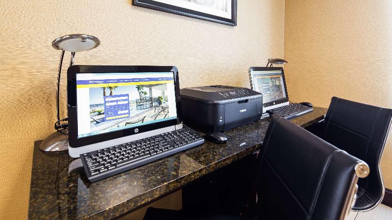 هتل Best Western Springfield West Inn