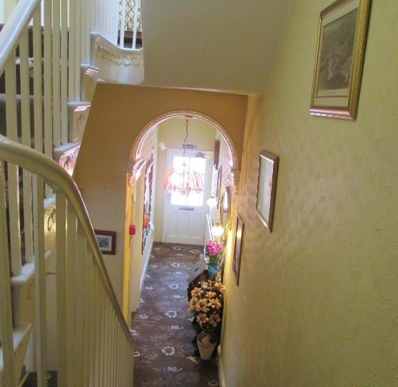 هتل Caledonia Guest House