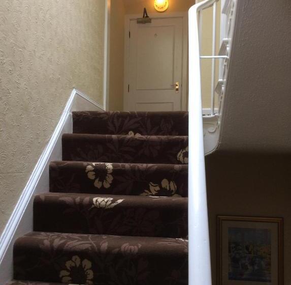 هتل Caledonia Guest House