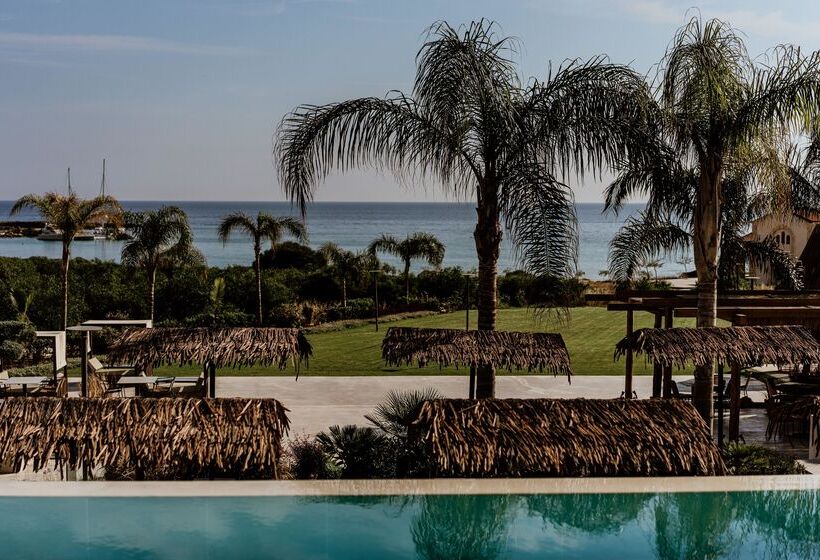 هتل Cavo Zoe Seaside