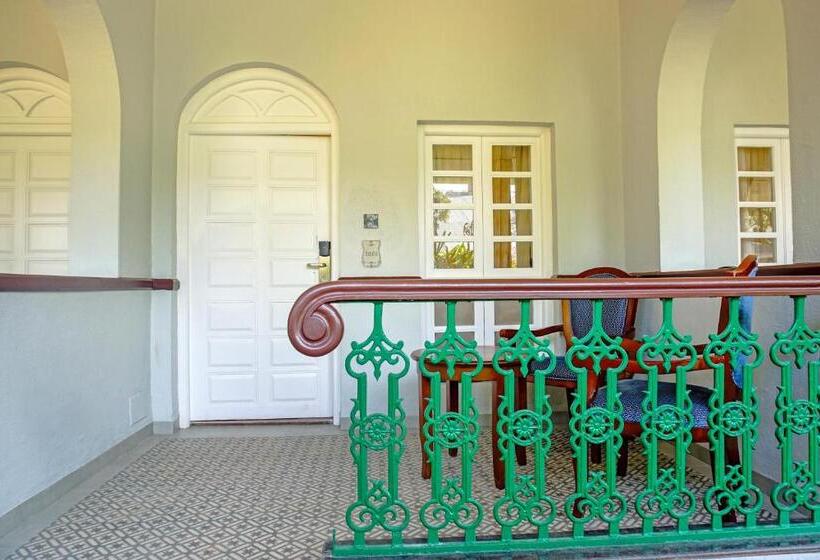 Отель Citrus Chambers Mahabaleshwar