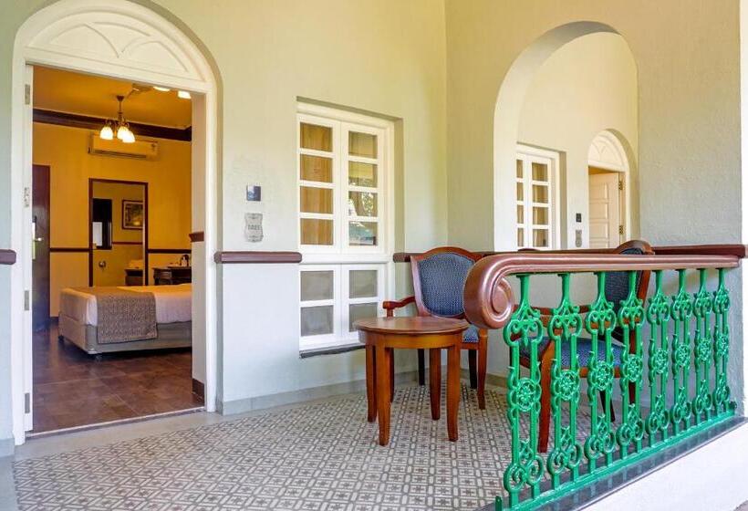 בית מלון כפרי Citrus Chambers Mahabaleshwar