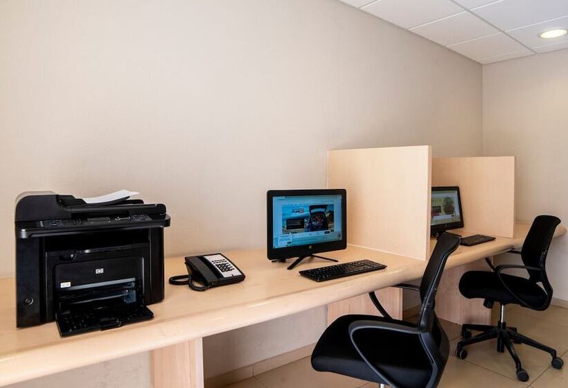 فندق City Express By Marriott Ciudad Del Carmen