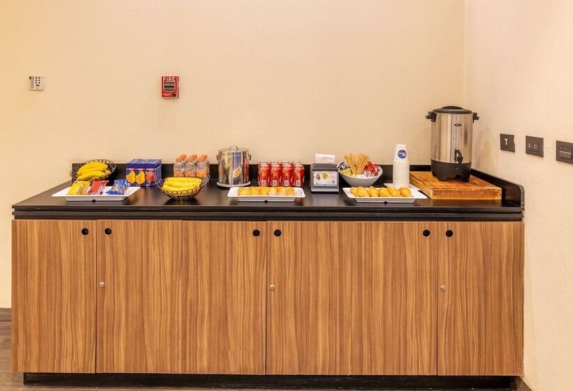 בית מלון כפרי City Express By Marriott Ciudad Del Carmen